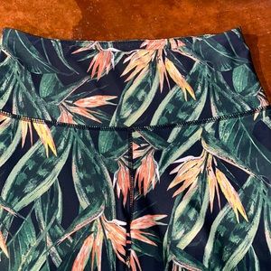 BCBG MAXAZRIA leggings , tropical print size medium